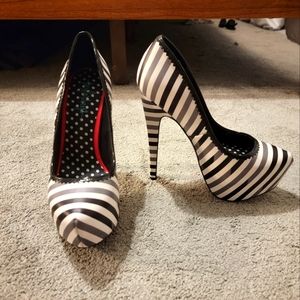 Taylor Says "POP" heels